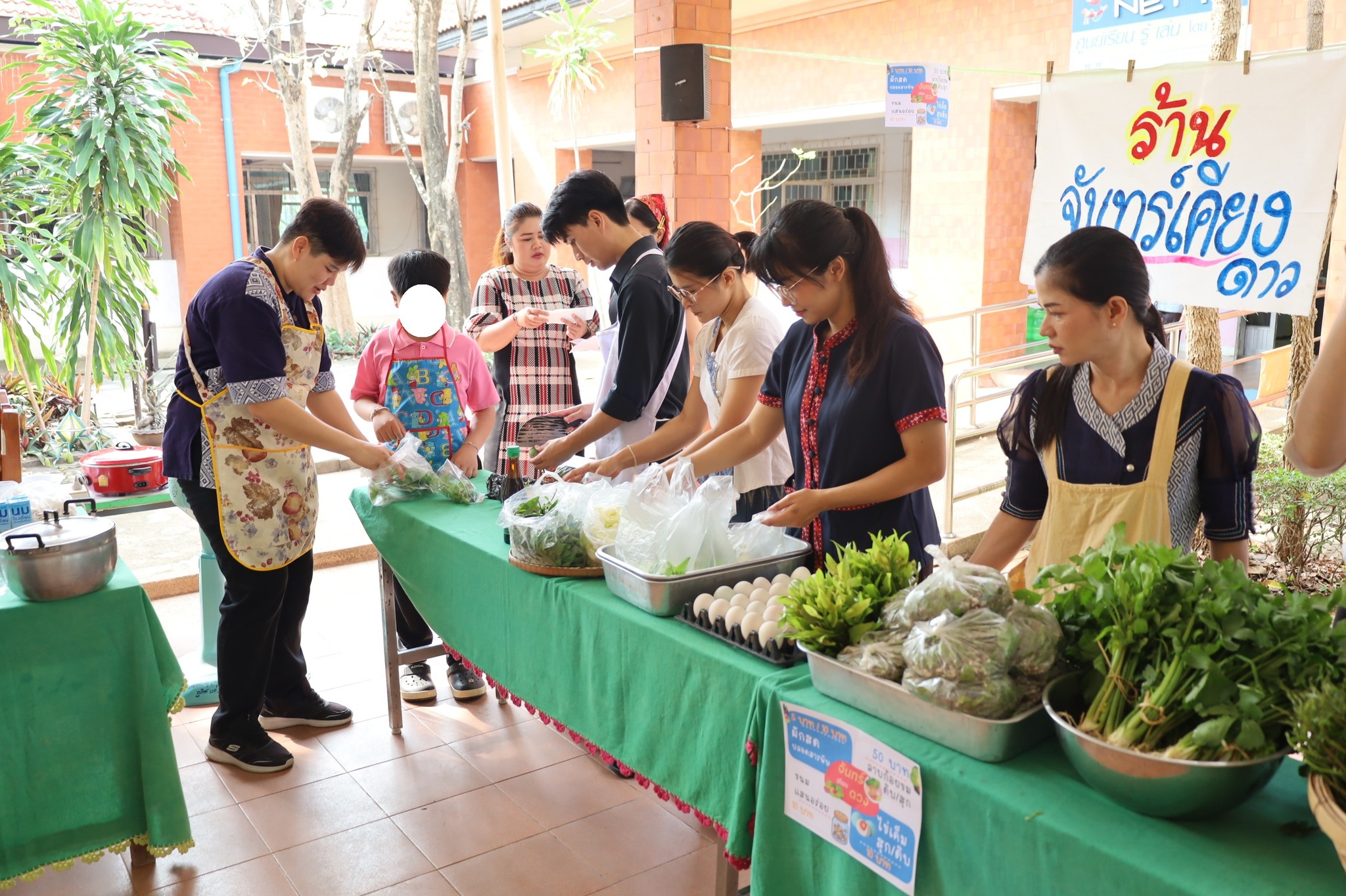 กิจกรรม ตลาดนัดสร้างสรรค์ แบ่งปันรอยยิ้ม  ปีการศึกษา 2568