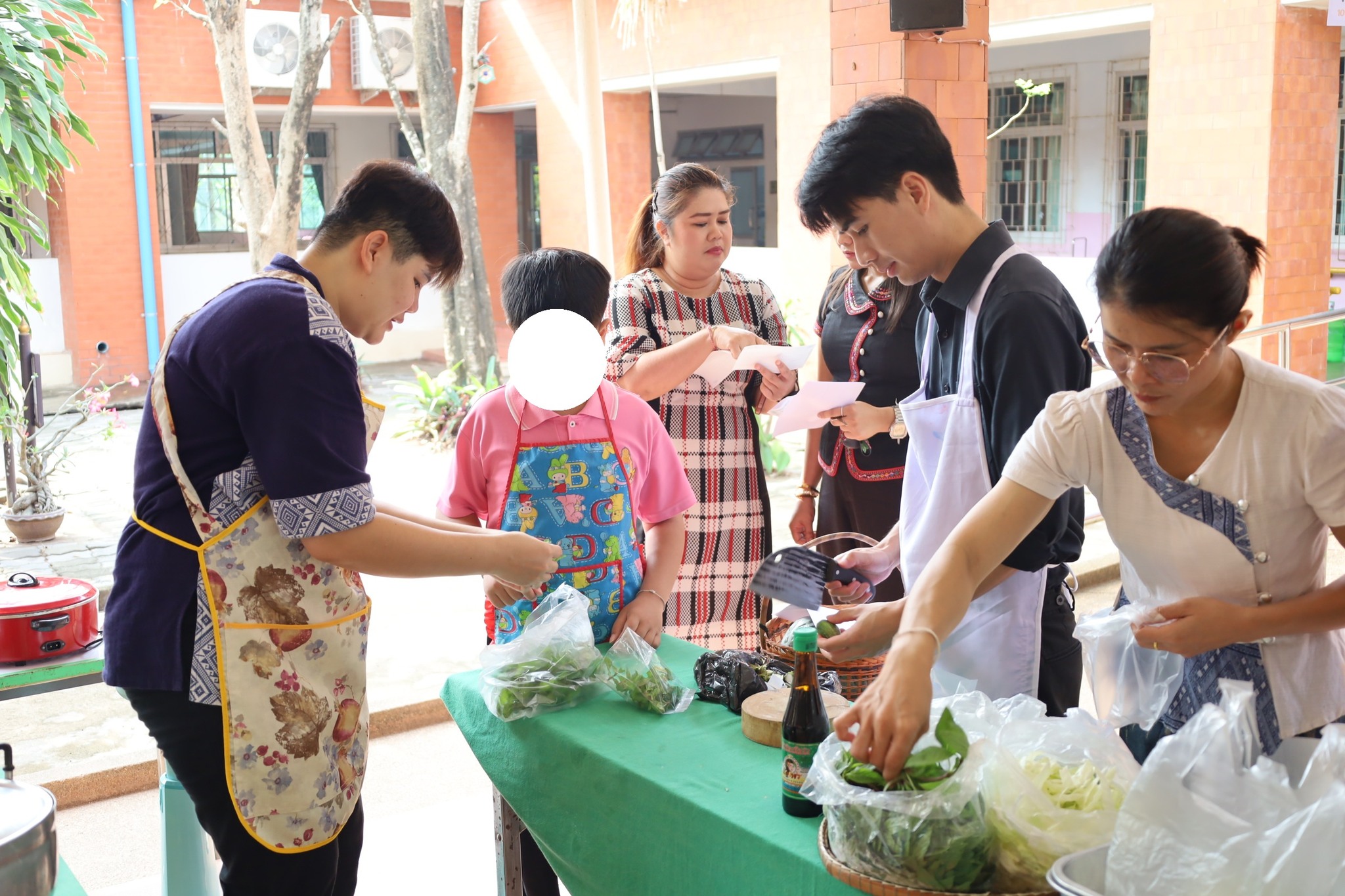 กิจกรรม ตลาดนัดสร้างสรรค์ แบ่งปันรอยยิ้ม  ปีการศึกษา 2568