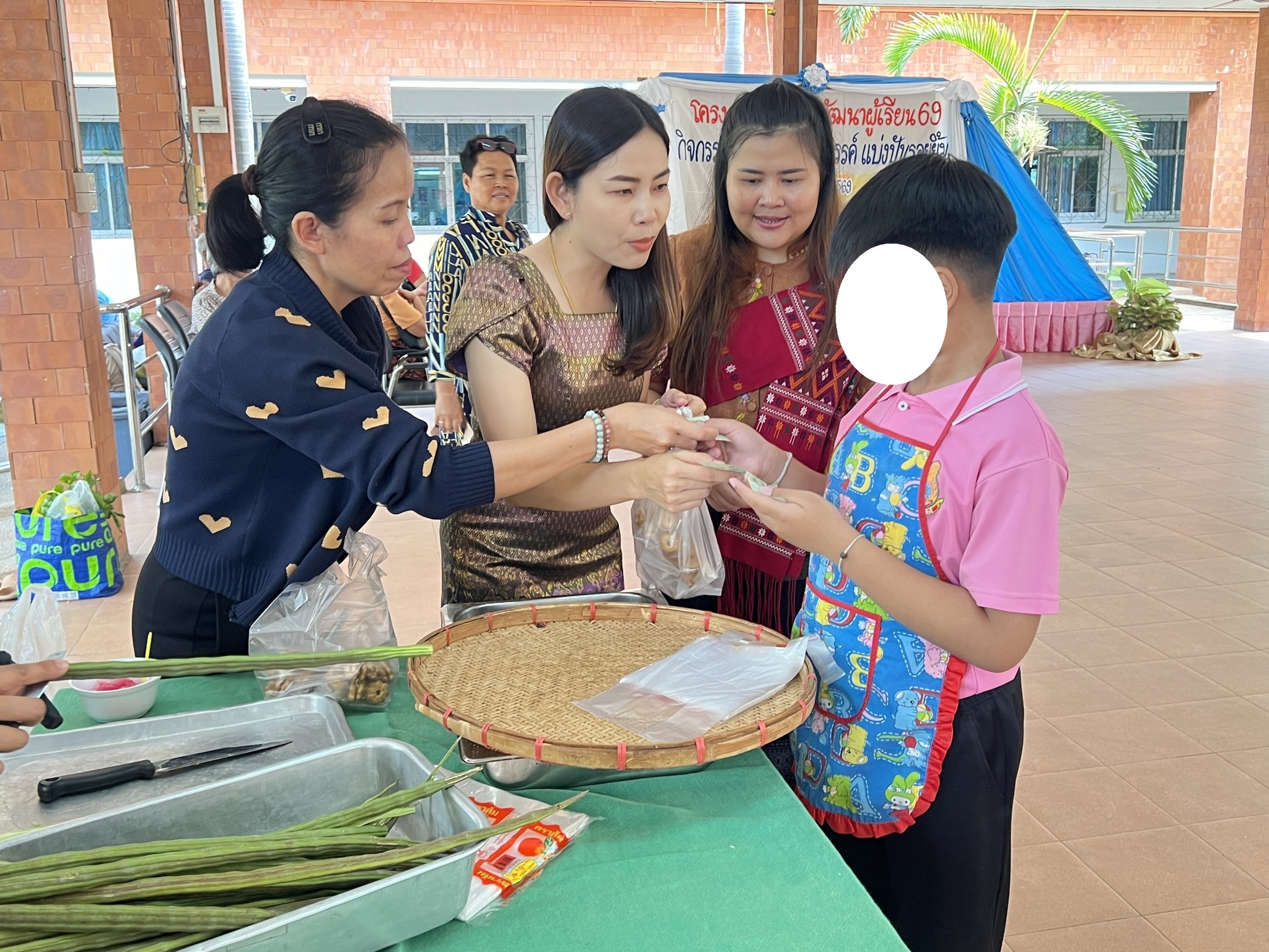 กิจกรรม ตลาดนัดสร้างสรรค์ แบ่งปันรอยยิ้ม  ปีการศึกษา 2568