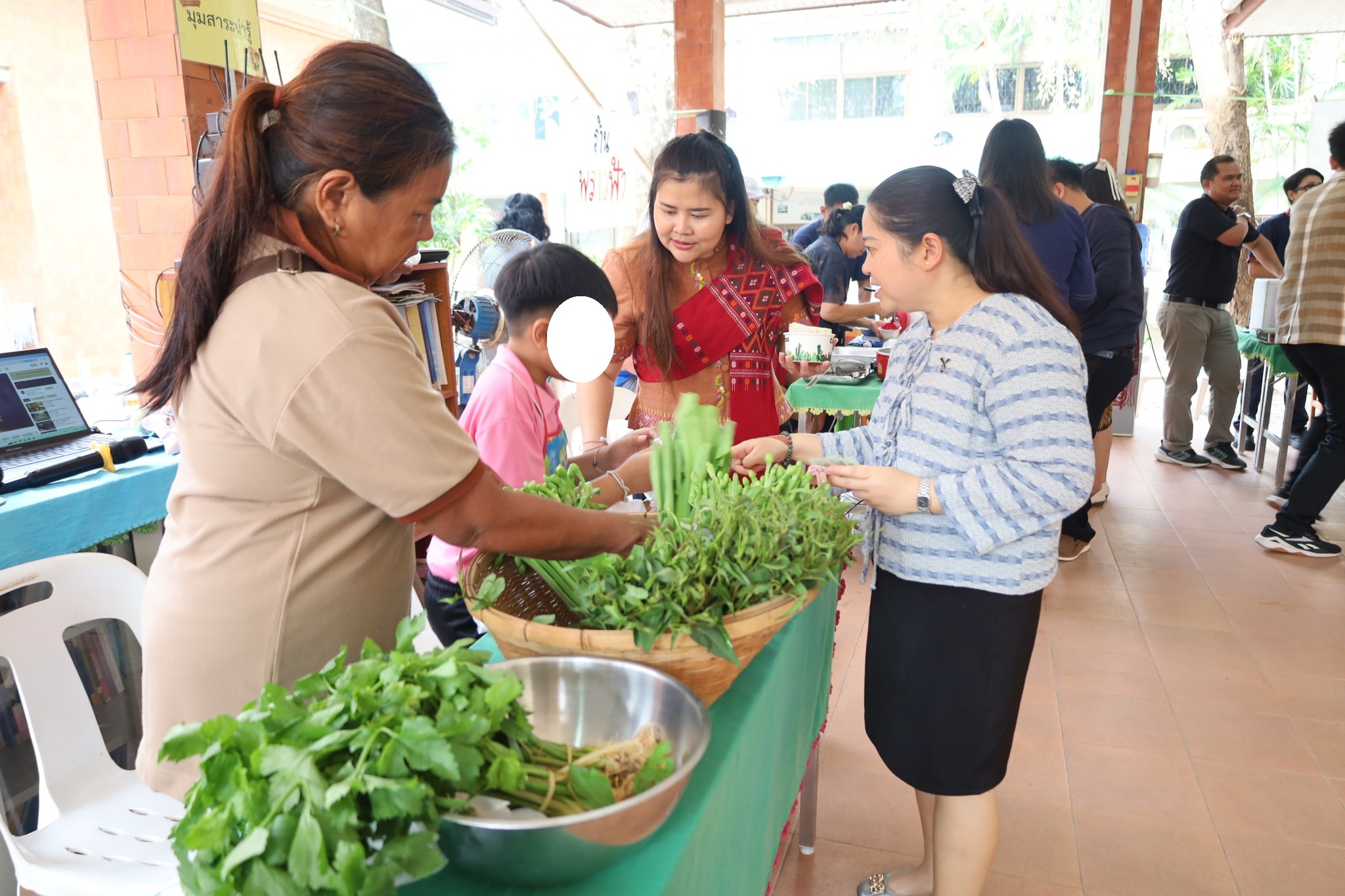 กิจกรรม ตลาดนัดสร้างสรรค์ แบ่งปันรอยยิ้ม  ปีการศึกษา 2568